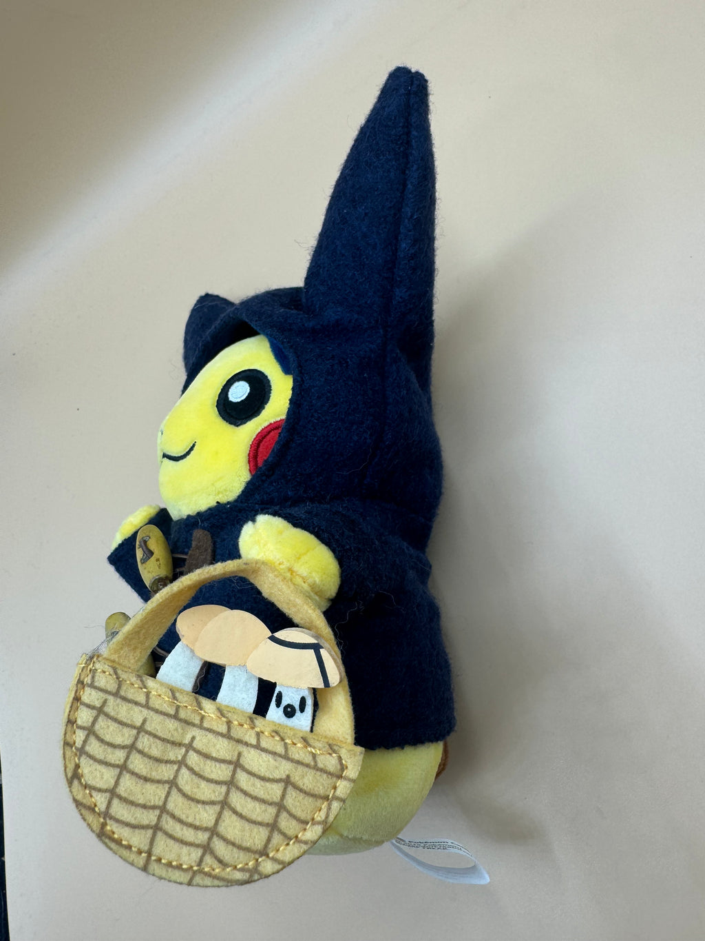 Pokémon Center Original "Monthly Pikachu" November 2015 Edition (Duffle Coat / Mushroom Harvest version)