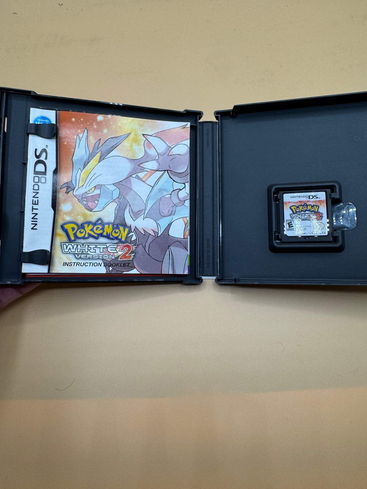 Pokémon White 2 Version CiB